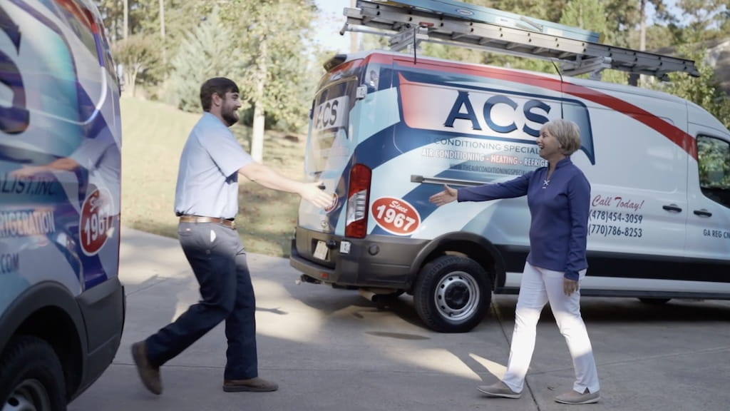 HVAC Specialist Handshaking a client