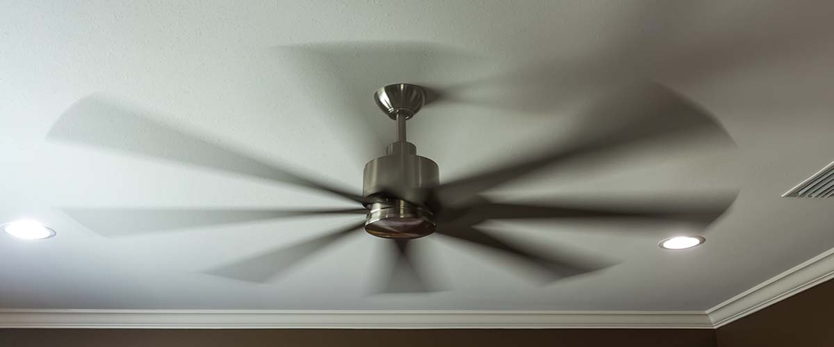 the right ceiling fan direction for cool summers and cozy winters